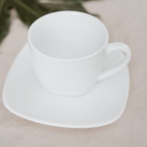 tasse-mit-untertasse-viereckig-r Tasse mit Untertasse viereckig